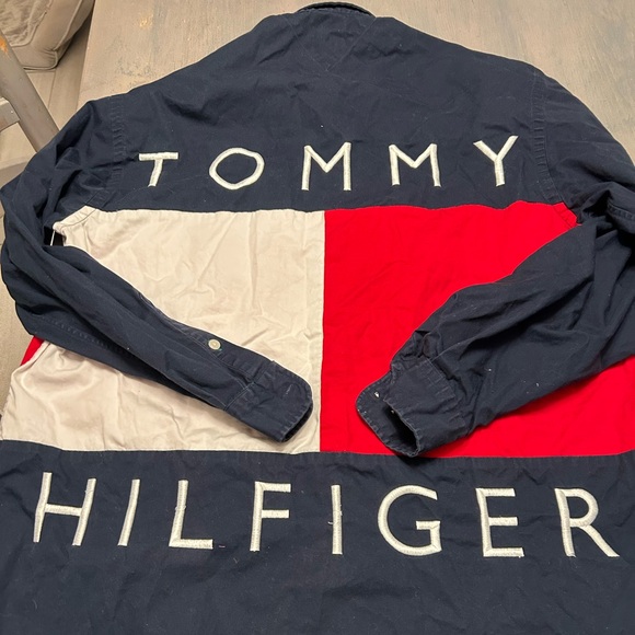 Tommy Hilfiger button up top ⭐️ - Picture 1 of 8